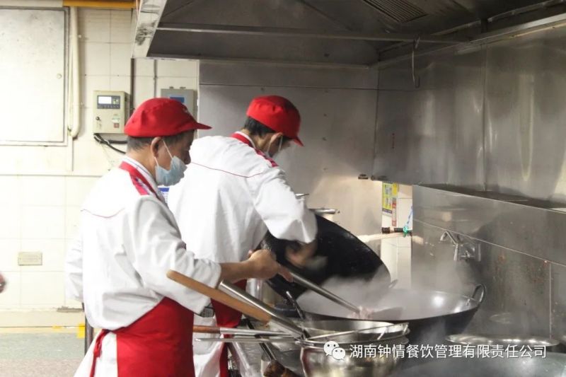 湖南鐘情餐飲管理有限責(zé)任公司,餐飲管理,鐘情餐飲管理,團(tuán)體膳食,大學(xué)食堂,學(xué)院食堂,學(xué)校餐飲