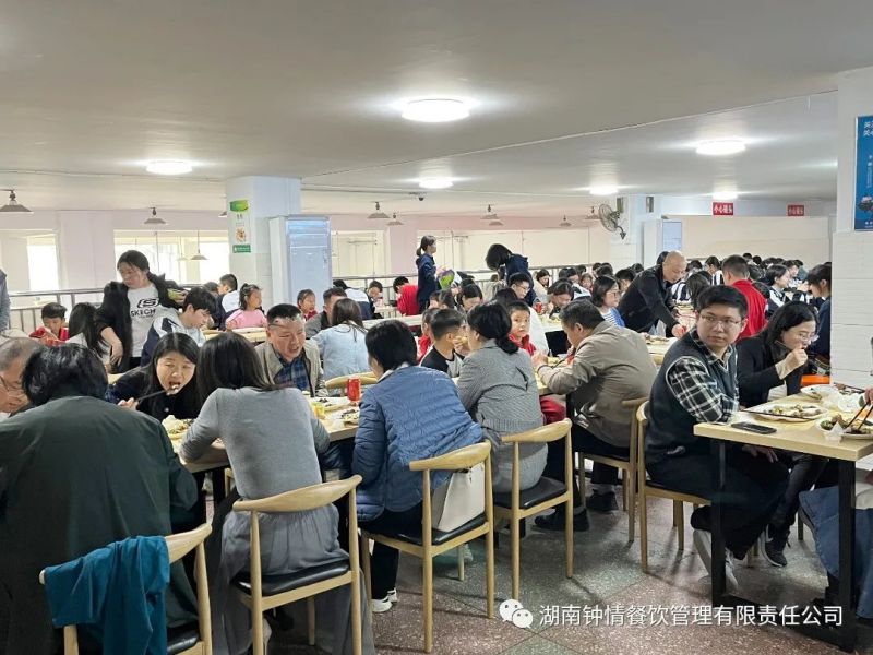 湖南鐘情餐飲管理有限責(zé)任公司,餐飲管理,鐘情餐飲管理,團(tuán)體膳食,大學(xué)食堂,學(xué)院食堂,學(xué)校餐飲