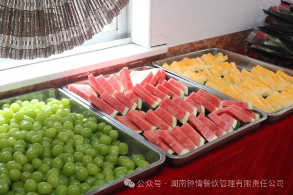 湖南鐘情餐飲管理有限責(zé)任公司,餐飲管理,鐘情餐飲管理,團體膳食,大學(xué)食堂,學(xué)院食堂,學(xué)校餐飲